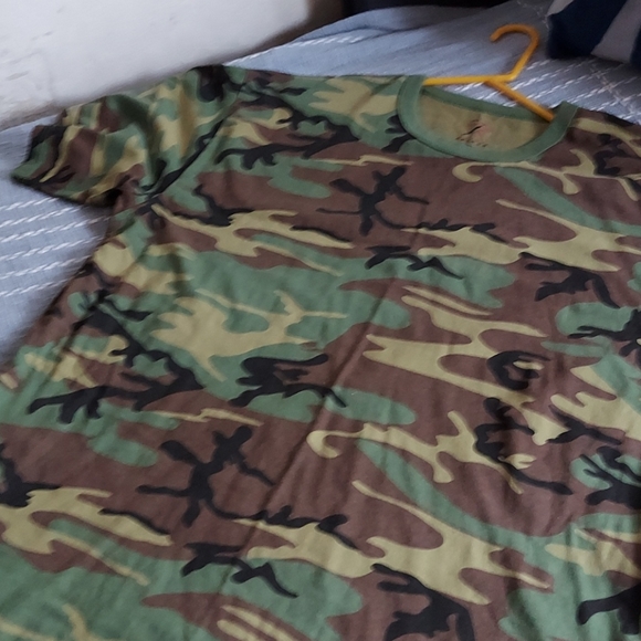 Tshirt - Picture 2 of 2